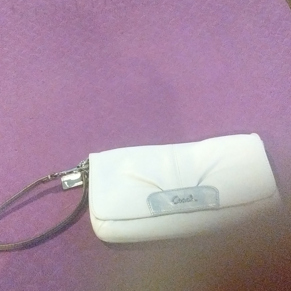 Coach wristlet - Picture 5 of 5